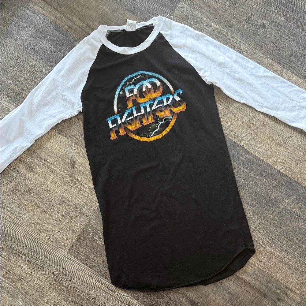 Black and White Raglan foo fighters Tee